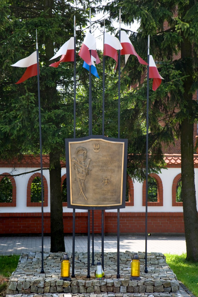 Zdjęcie pomnika poświęconego Żandarmerii Wojskowej.